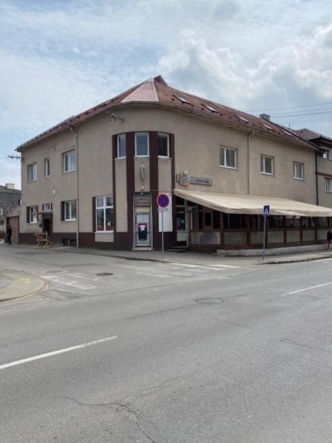 Laguna ubytovanie 2 Trenčín Exterior foto